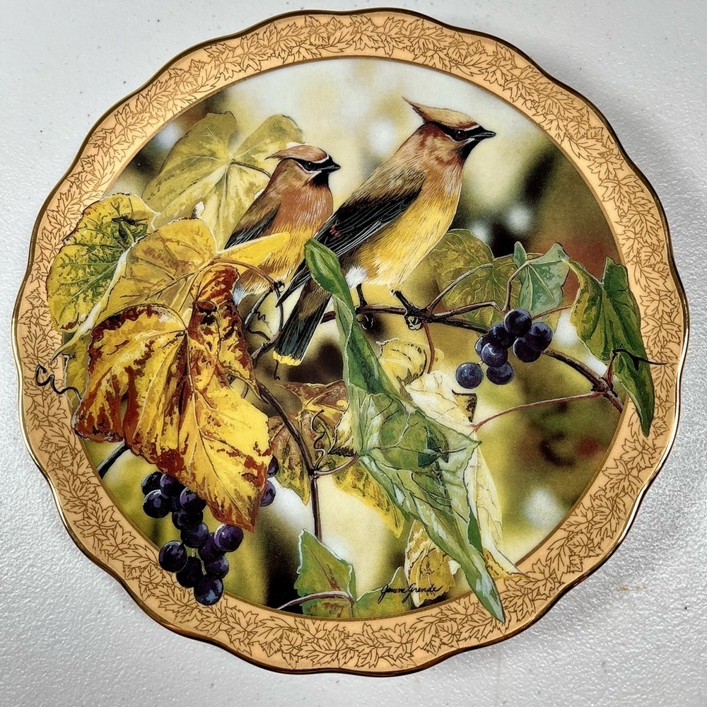 Decorative plate “Amethyst Apparition”
